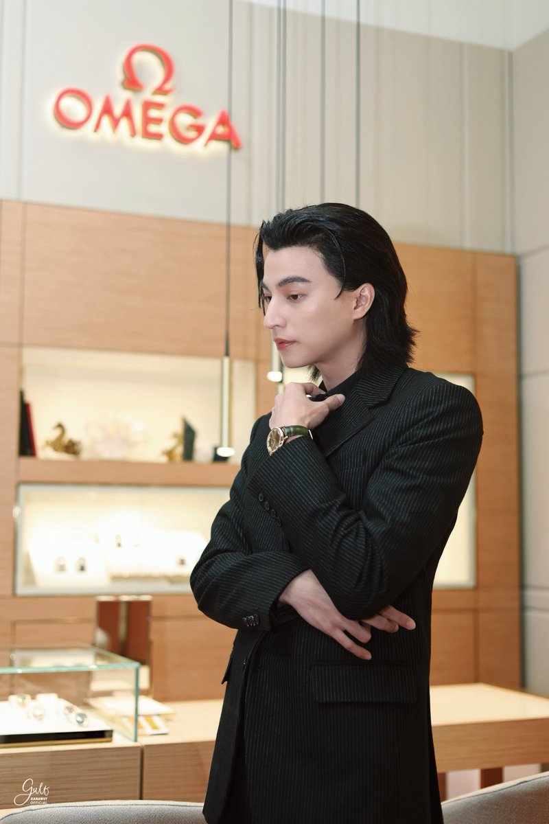 Gulfkanawutofc's tweet photo. หล่อแพงแบบตะโกน ~~~ 

GULF ICON OMEGA 
#GULFxOMEGAICONSIAM
#GulfKanawut
#OMEGAThailand
@gulfkanawut https://t.co/0HVsHglYy5