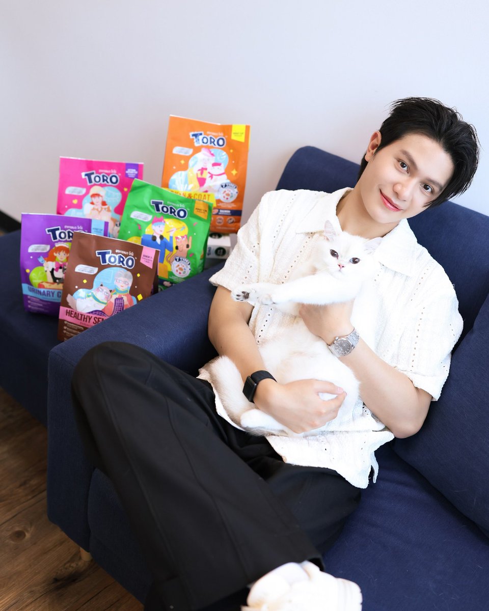 harxeuphoria's tweet photo. papa william with nong rina 🤏🏻😭

꒰ #williamjkp ꒱ 
#TOROCATFOOD https://t.co/LyaSvhtkE5