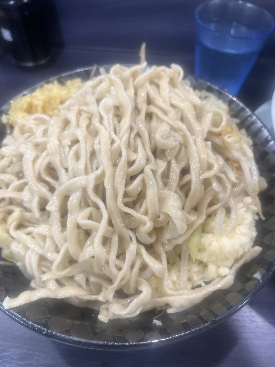 poke12181's tweet photo. 人生って初二郎系つけ麺！！
オリバーヌードル
つけめん麺大盛り500g 全部と生姜

美味しすぎる！！
麺だけで食べると小麦の香りがすんごい！！
麺も冷たくて、つけ汁もさっぱりだからいつもより全然軽かった！
次は別皿脂しよっと！
500だと余裕だー！

ご馳走様でした！
#オリバーヌードル https://t.co/ypz5SUTRzT