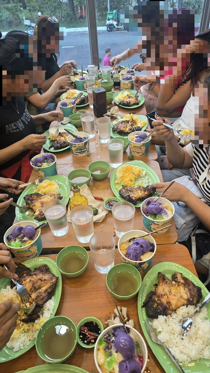 Jarfyanghommies's tweet photo. Nothing beats a hearty meal paired with a refreshing halo-halo. The perfect combo for every craving, every mood, and every deserve ko ’to moment.

DIFFERENT EVENT BUT SAME CRAVINGS
@MangInasalPH 
@imsofiasmith https://t.co/Grc083XKrP