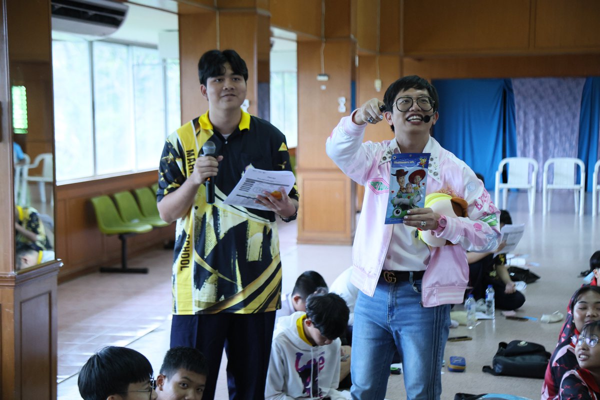 WEBYTHEBRAIN's tweet photo. ติวดีไม่มีตุ๊บ! ลุยกันต่อ พี่ยู WE BY THE BRAIN มาเติมความรู้และทริคดี ๆ ให้กับน้อง ๆ เอเนอร์จี้จัดเต็ม! กับโครงการ BEM พาน้องพิชิต TCAS ปีที่ 18 💥🚀
📍 รร.มหรรณพาราม
#WEBYTHEBRAIN #TheBrain #เดอะเบรน #BEM #ปีที่18 #มหรรณพาราม #TGAT #พี่ยูเดอะเบรน https://t.co/E0C418IxTh