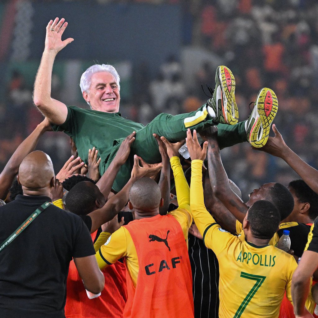 VhoGubz's tweet photo. Found us playing in empty stadiums and failing to qualify for both AFCON and the World Cup.

Leaving us playing in full stadiums and qualifying for both AFCON and the World Cup.

Thank you for everything, Madala Hugo Broos. Forever indebted❤️. https://t.co/A6Nv79OPaE