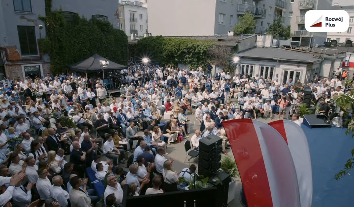 Ireneusz_Zyska's tweet photo. Zaczynamy Festiwal #RozwójPlus 🇵🇱
Jest moc, jest energia na spotkaniu z @MorawieckiM @RozwojPlus ✌️🇵🇱
➡️ Relacja na żywo: https://t.co/7BFxwziz5h… https://t.co/tsCowaqRdG