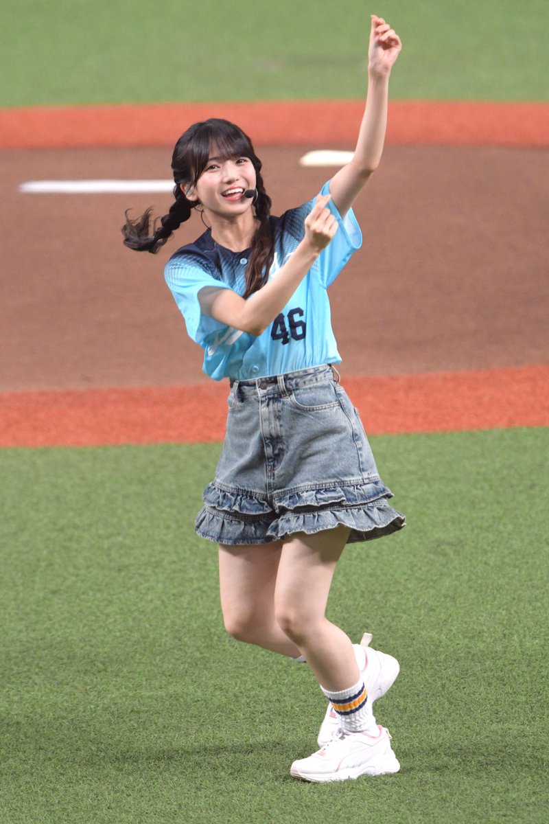 mint_chocolat's tweet photo. Lions vs Buffaloes
＠ベ��ーナドーム
「パシフィックリーグに連れてって」披露🎤
ホームランを打つ心月ちゃん💙💛
#乃木坂野球部 
#乃木坂46 
#瀬戸口心月 https://t.co/tMlzeDZj3g