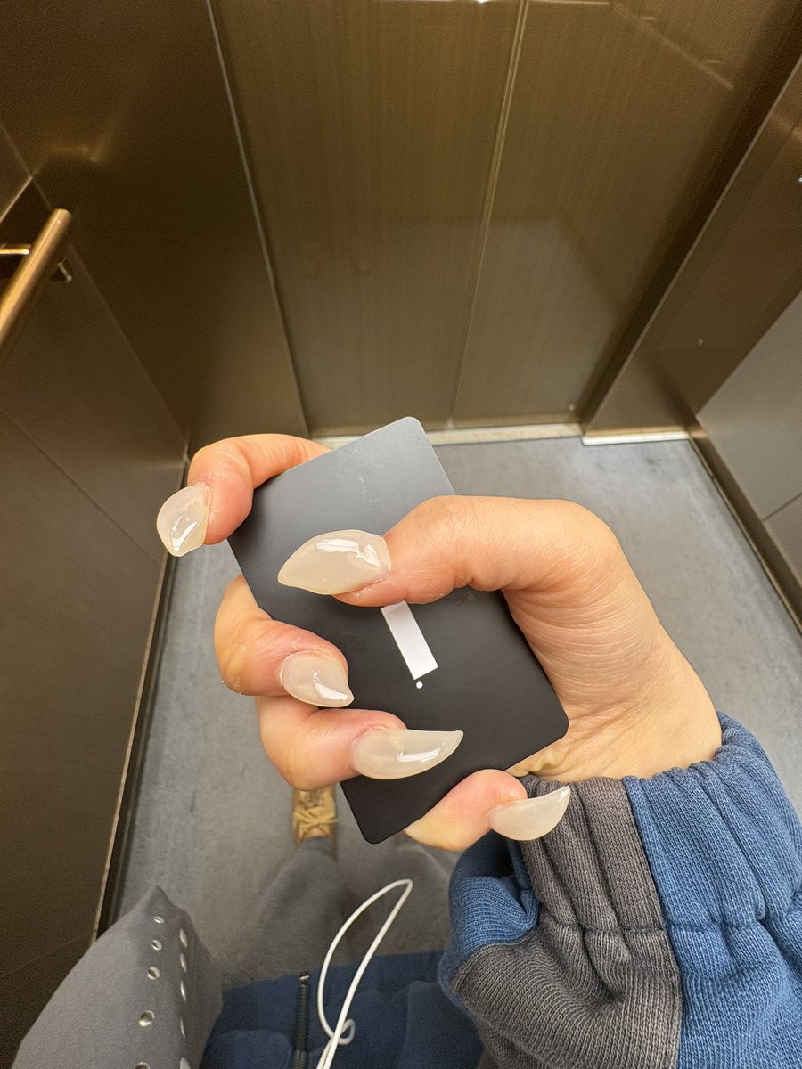 minyoyfo's tweet photo. nails zip…🥵 https://t.co/RivuAZZOXR