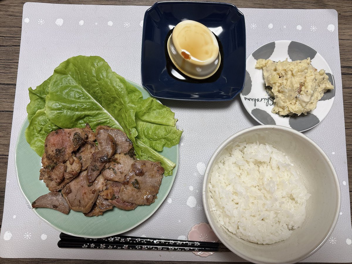 Shyog0305's tweet photo. 今日の晩飯　
豚のネギ塩タンサンチュ
ポテトサラダ
冷奴
もう一品足すかで悩んだ😂😂😂
#料理好きな人と繋がりたい
#おうちごはん　#晩ごはん
#自炊記録 https://t.co/64pqP8kk31