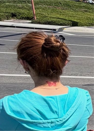 lucks4yves's tweet photo. so basically maloi has 3 tattoos now? 

🎀
🌀 
🦋

all in RED color!!  WOW 🤯 https://t.co/pGcR5sKwRe