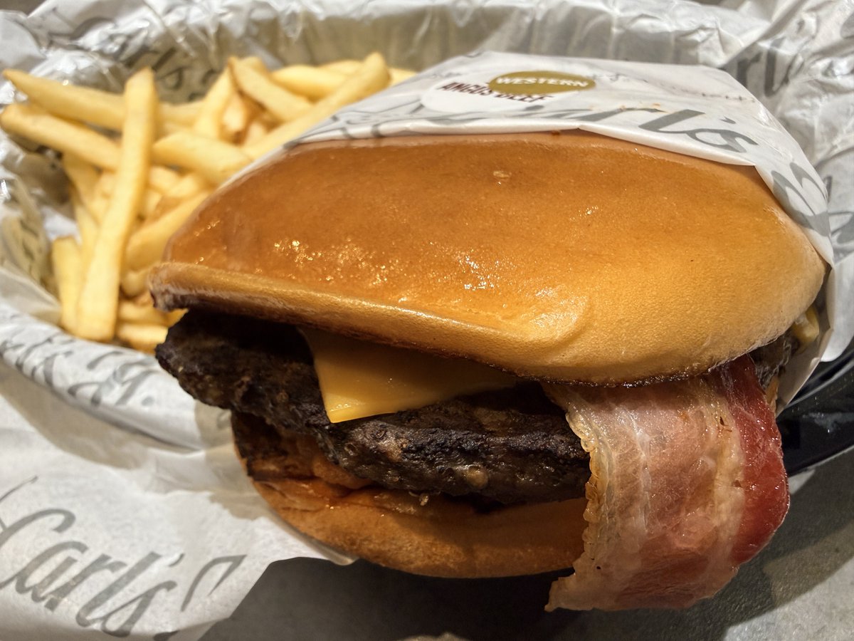 orgsunglassosan's tweet photo. 本日のランチ
ウエスタンベーコンアンガスバーガー🍔

数時間も前のこと失念しておりました..
ここは安心安全美味しい！ https://t.co/sjGcU1l3Tf