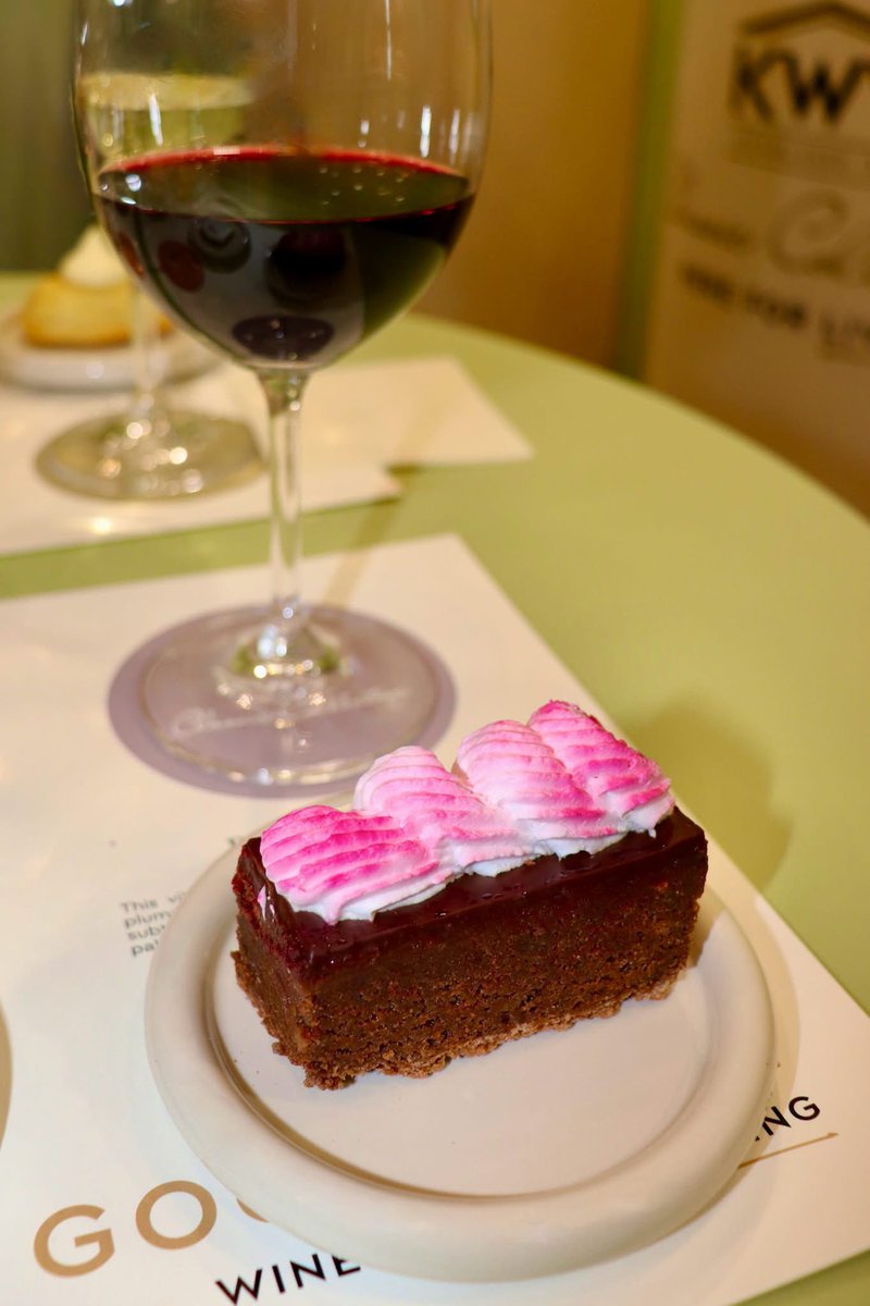 LaurasWorldza's tweet photo. Guess who just won Best Experiential Stand at Decorex Joburg?
KWV Classic Café, of course!🏆

Three KWV Classic wines (Chenin Blanc, Moscato Rosé, &amp; Petit Verdot), expertly paired with cake..
https://t.co/guep0MBk8d

#LaurasWorld #KWVClassicCollection #Decorex2026 #DecorexJoburg https://t.co/ChHchjzIb9
