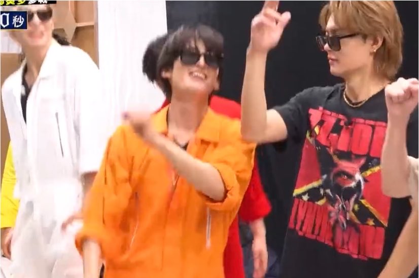 sususu_memekoji's tweet photo. なんかご機嫌に踊ってる子いたんだけど❣️
かわいい🕶️ https://t.co/e93dZ4vtsL