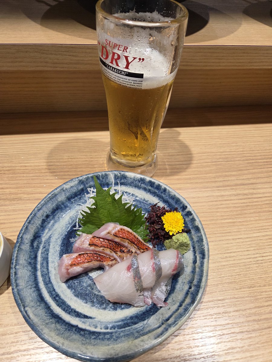 pinchanmama's tweet photo. 今日は会社近くの『うみ幸』に来てます‼️金目鯛炙りとシマアジの刺身と
海の生レバー（サメの心臓）これ食べたくてきました🥰 https://t.co/Twd09l9C8Y