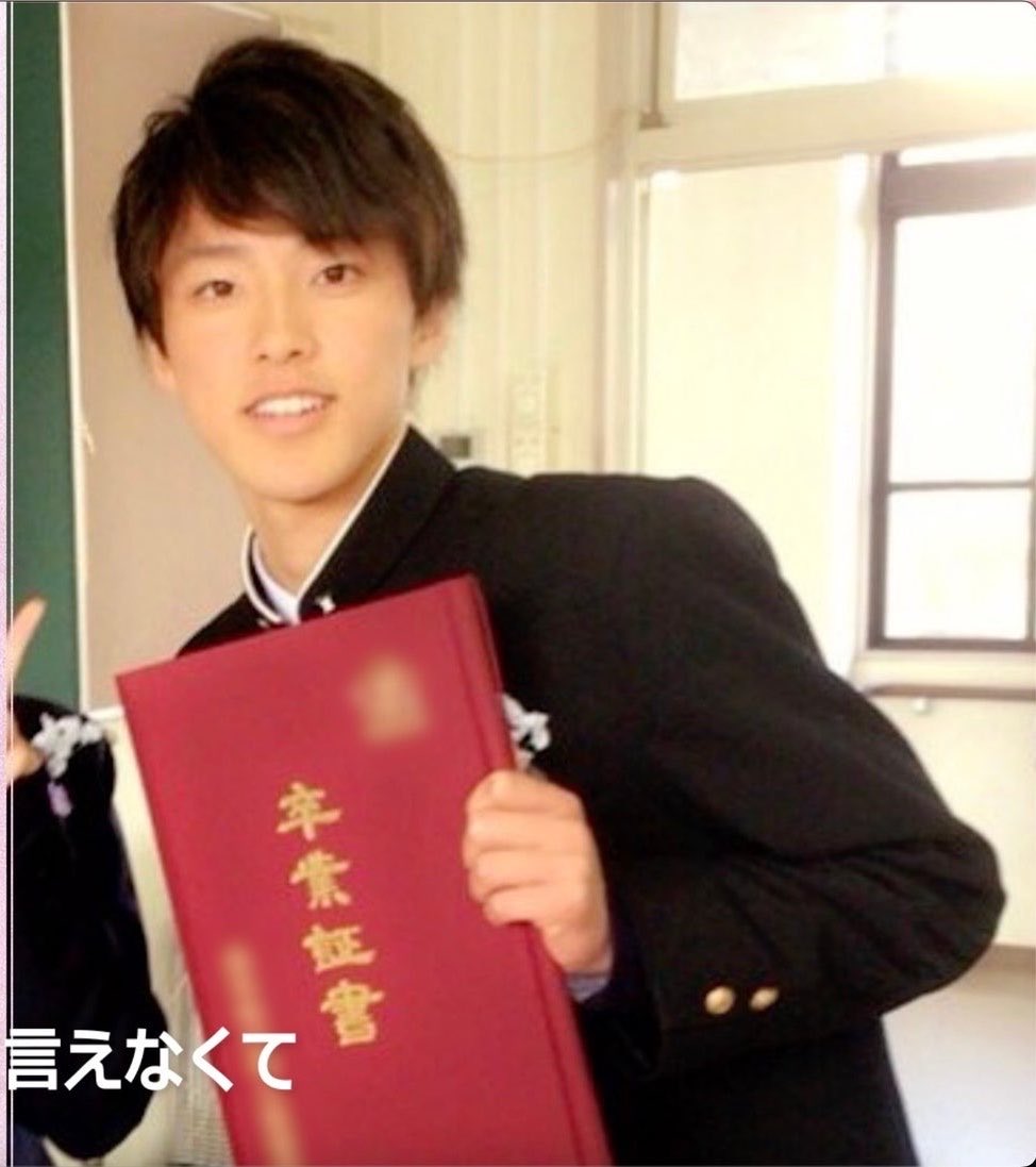 kaako_jo1's tweet photo. 写真撮ろ🥺って誘われて撮った感のある卒業写真第二弾きました📸 https://t.co/WH0YC3oqFg