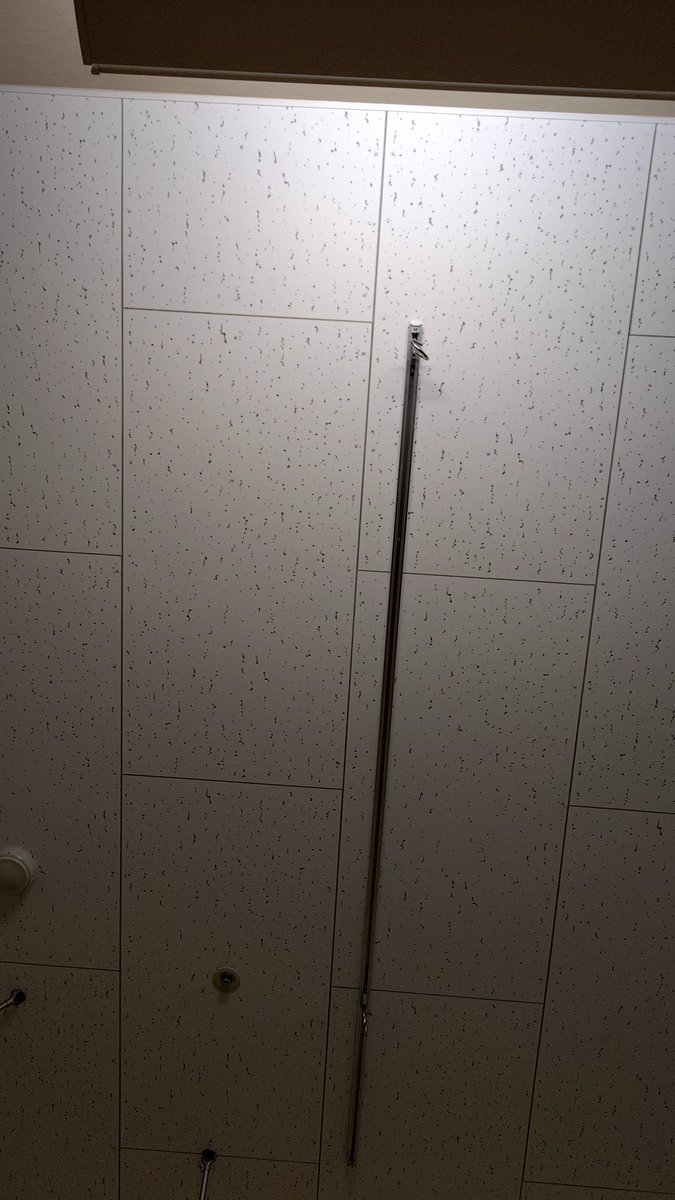 raviO__A's tweet photo. 知らない天井だ
入院予定通りに病院行って案内された部屋
熱中症ではないけど、点滴挿しっぱは面倒だよね
数日耐えましょ https://t.co/UUEHaqYO95