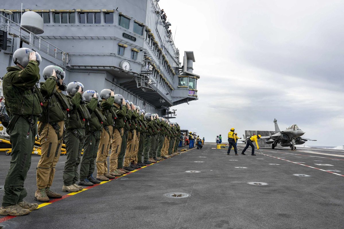 Tom_Antonov's tweet photo. A long-standing tradition aboard the 🇫🇷 Charles de Gaulle: for a naval aviator’s final catapult launch, fellow pilots form a guard of honor along the catapult. The carrier’s commander signals the launch with a saber as the pilots salute their departing comrade.
📸 by Marie Bailly https://t.co/kkbp9Z5KvU