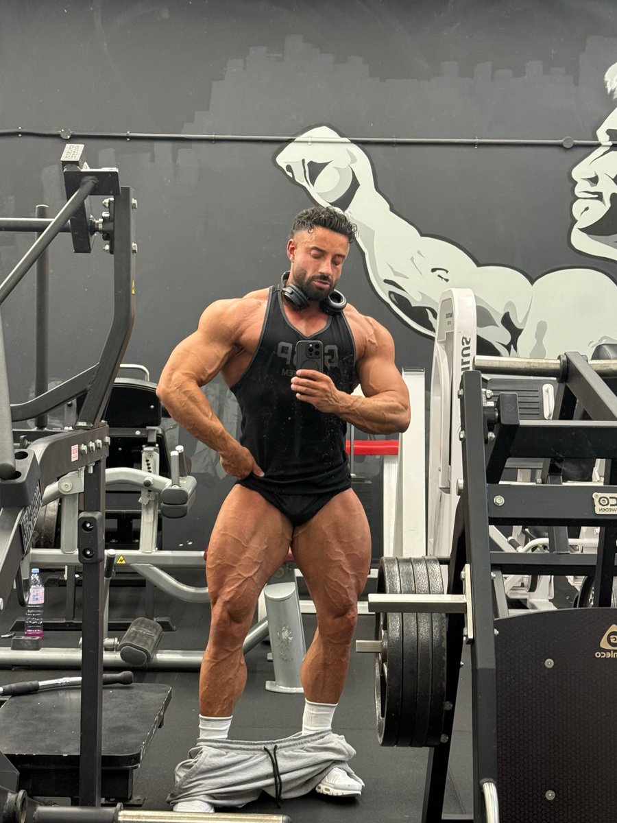 AdonisEnhanced's tweet photo. On your knees.. Worship your GOD. 😈 #muscleworship #muscle #bodybuilding #alpha #dom https://t.co/h3A5mZUEnU