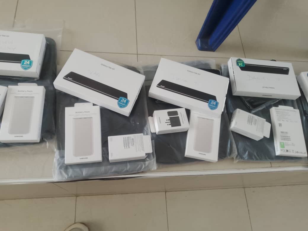 Metropolit18344's tweet photo. The @MinofHealthUG has distributed 142 tablets to Community Health Extension Workers (CHEWs) in Kisoro District to improve community healthcare services.
These are undergoing training on how to use the devices to capture health data more efficiently. 
@KisoroG https://t.co/TSgNGXkurs