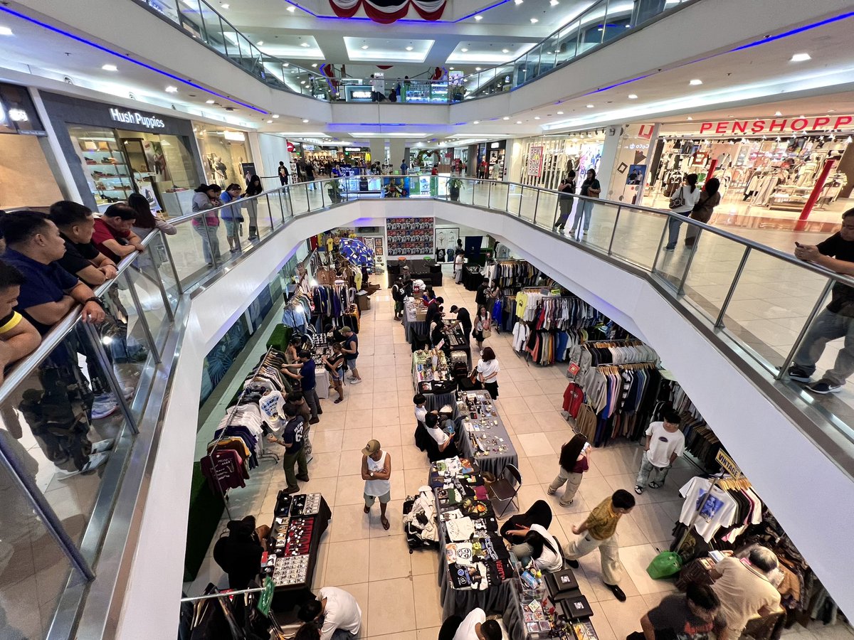 AranetaCity's tweet photo. Some treasures never go out of style. 💎🧥⌚️

Explore all the cool vintage finds waiting for you at AliCurated. Drop by to discover timeless pieces you'll love, connect with a vibrant community of fellow vintage enthusiasts, and shop until 🗓️ August 1, 2026. 🛍️✨

#AranetaCity https://t.co/L3zdB9aICi