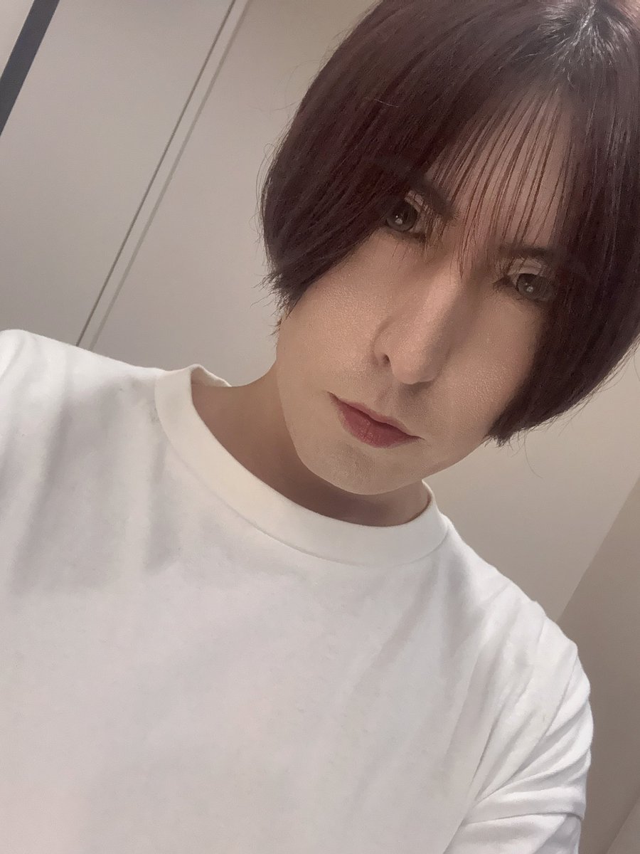 HYTSalon22's tweet photo. 今日のメイクは透明感重視🫧😌

ベースは作り込みすぎず、
素肌感を残してナチュラルに！
目元もやわらかく仕上げて、
リップだけ少し深みのあるカラーをワンポイントに💄✨

シンプルなメイクの日こそ、
リップの色で印象を変えるのがお気に入り💫

#今日のメイク #透明感メイク #ナチュラルメイク #リップメイク #ツヤ肌 #ベースメイク #コスメ好き #コスメ垢 #美容垢 #メイク好きさんと繋がりたい #美容好きな人と繋がりたい  #自撮り界隈 #コスメ垢さんと繋がりたい