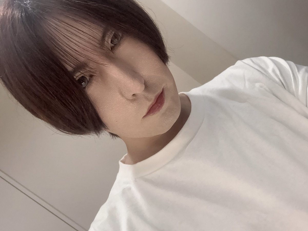 HYTSalon22's tweet photo. 今日のメイクは透明感重視🫧😌

ベースは作り込みすぎず、
素肌感を残してナチュラルに！
目元もやわらかく仕上げて、
リップだけ少し深みのあるカラーをワンポイントに💄✨

シンプルなメイクの日こそ、
リップの色で印象を変えるのがお気に入り💫

#今日のメイク #透明感メイク #ナチュラルメイク #リップメイク #ツヤ肌 #ベースメイク #コスメ好き #コスメ垢 #美容垢 #メイク好きさんと繋がりたい #美容好きな人と繋がりたい  #自撮り界隈 #コスメ垢さんと繋がりたい