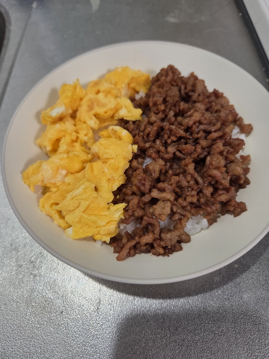 INARI_l2's tweet photo. 今日は二色丼〜 https://t.co/rvuzfUBAYN