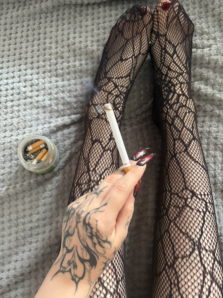 LadyK3rla's tweet photo. Początek dnia wygląda całkiem obiecująco. Nie zepsujcie tego. 💋 https://t.co/BZLR7Tdq4K