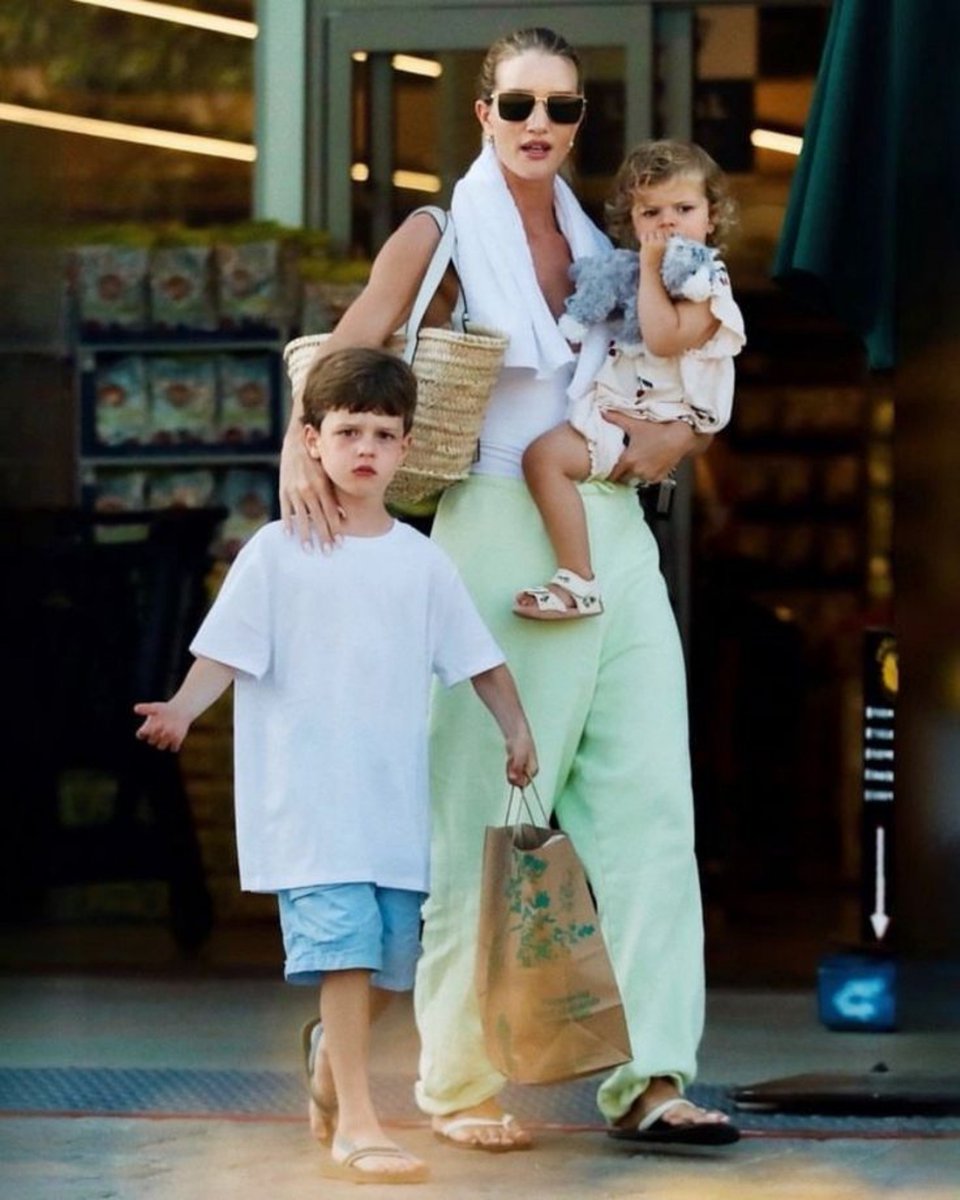NotRosieHW's tweet photo. Gotta let Daddy Jase spend time with the kids. 🥰

I'm so nostalgic!! https://t.co/8saclleCSU