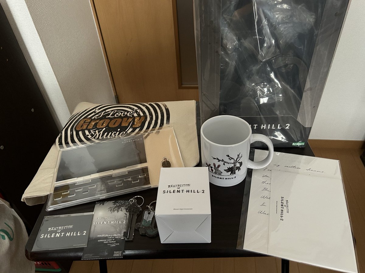 dirtymagic09's tweet photo. EXHIBITION OF SILENT HILL 2
に行ってきました。
先の見えない纏わり付くような恐怖が襲うあの世界観がよく再現されていて非常によかったと思います。
グッズもしっかり爆買い。
因みに私は最後罪と共に沈みました。
私は幸せでした。
#サイレントヒル2
#SILENTHILL2 https://t.co/nbaJq7jZVz