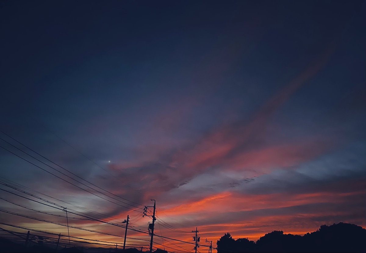 rei5877's tweet photo. #イマソラ 
今日はがんばった
みんなでがんばった
みんなで乗り切った
ゆっくり休もう… https://t.co/sMlNKWjCq6