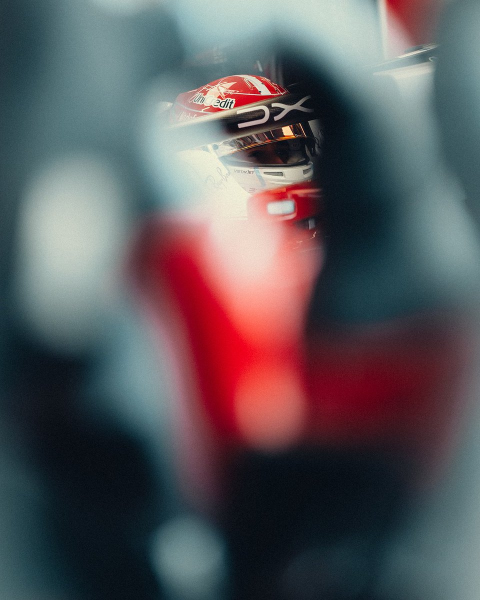 ScuderiaFerrari's tweet photo. Crisp details are always appreciated 😍 https://t.co/A46P86tRSK