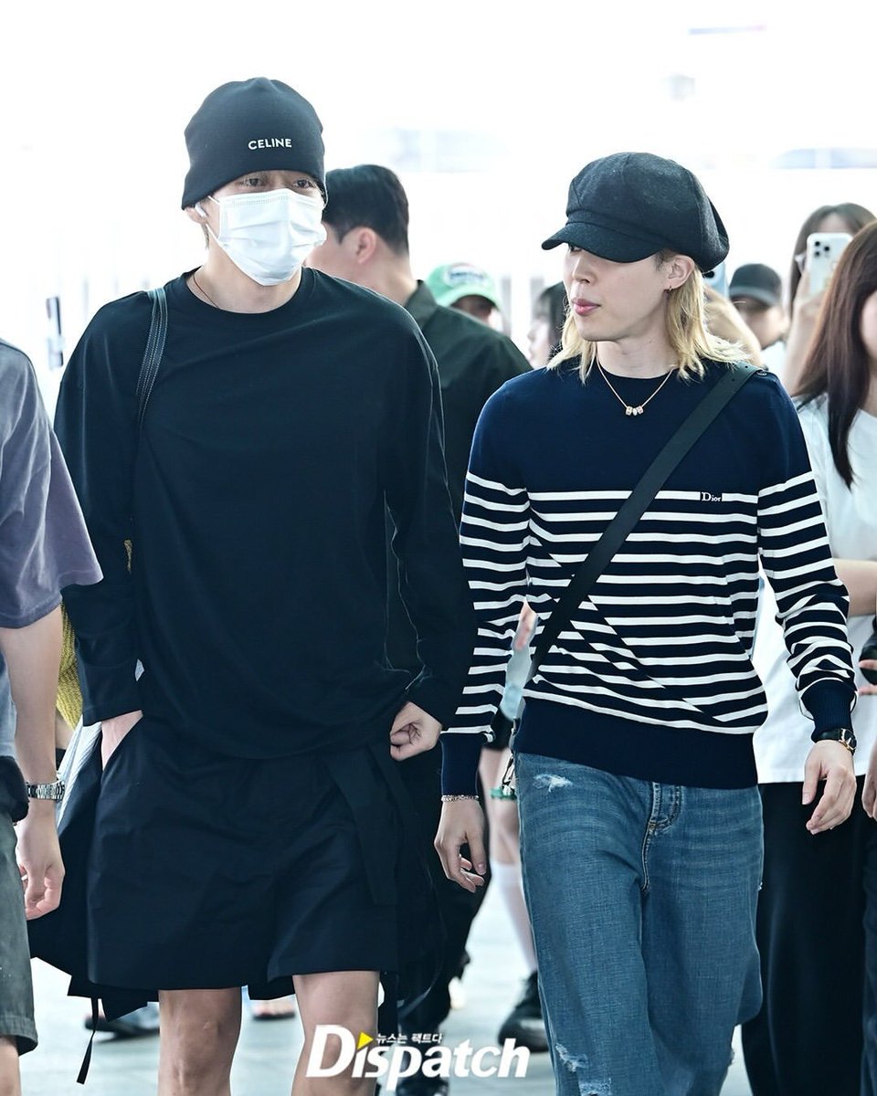 TK_Colombia_'s tweet photo. 🗓 300726
📸 | Fotos de #Taehyung en el Aeropuerto Internacional de Incheon, para dar inicio a la etapa norteamericana de la gira mundial "BTS WORLD TOUR 'ARIRANG' in North America".

HAVE A SAFE FLIGHT TAEHYUNG 💚 https://t.co/Zbx2hCtVMw