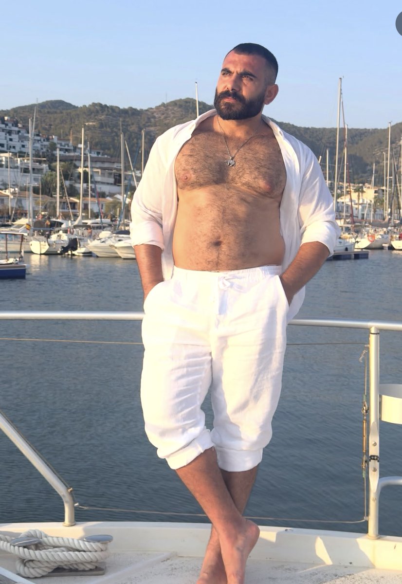 DiGiordania's tweet photo. MrKurdo
#hairybear #beardedbear #hairybearded #menopenshirt #hairychest #somuchgoodstuff https://t.co/WTDuklZT4P