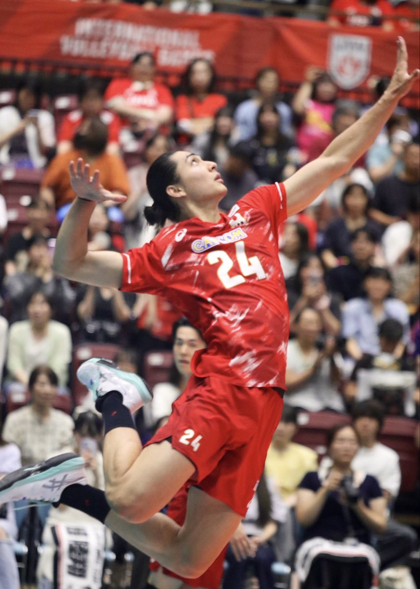 machop_gym5's tweet photo. 高橋慶帆 バレー選手のカラダじゃない 異常

イケメンすぎて客席騒然
写真集まで出した顔面偏差値

▫️ 高橋慶帆（22歳）
▫️ 194cm / 80kg / 最高到達点357cm
▫️ バレーボール男子日本代表 オポジット

中学までサッカー少年が
中2でバレー始めて海外へ

バレーボーラーの常識を超えた
モデル×アスリート このカラダ 
みんな憧れるんじゃない？ 💪(¨̮ 💪)💎

#筋トレ #理想のカラダ図鑑 #高橋慶帆 #VNL2026