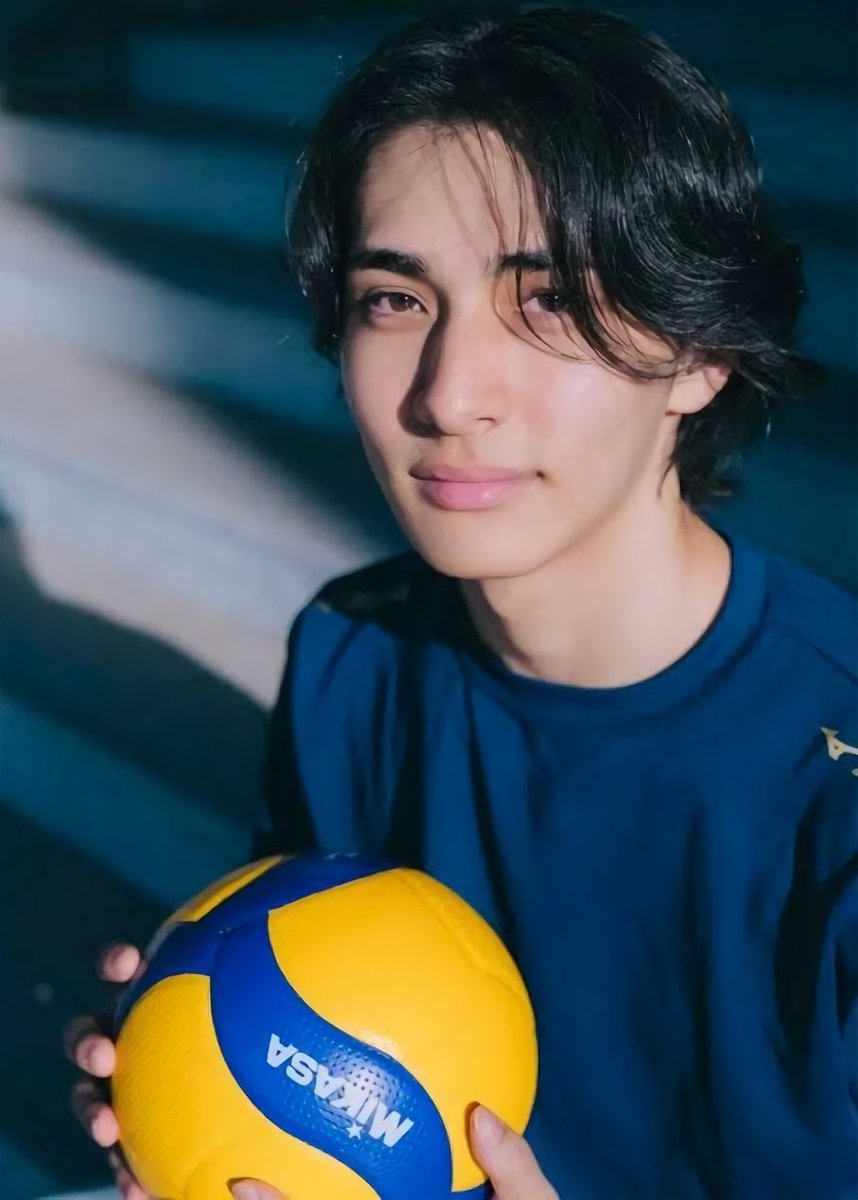 machop_gym5's tweet photo. 高橋慶帆 バレー選手のカラダじゃない 異常

イケメンすぎて客席騒然
写真集まで出した顔面偏差値

▫️ 高橋慶帆（22歳）
▫️ 194cm / 80kg / 最高到達点357cm
▫️ バレーボール男子日本代表 オポジット

中学までサッカー少年が
中2でバレー始めて海外へ

バレーボーラーの常識を超えた
モデル×アスリート このカラダ 
みんな憧れるんじゃない？ 💪(¨̮ 💪)💎

#筋トレ #理想のカラダ図鑑 #高橋慶帆 #VNL2026