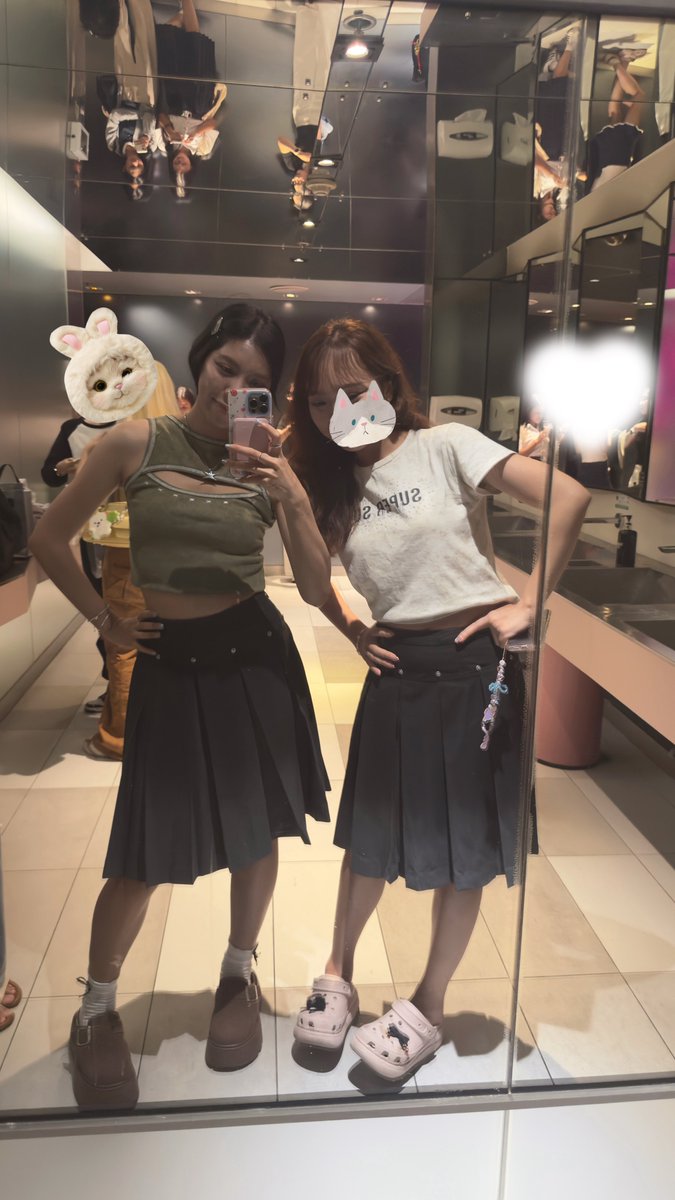 papangzn's tweet photo. กระโปรงน่ารักมาก ㅠㅠ ทุกคน กระโปรงควรตำ น่ารักมากจริงๆ จะบอกว่สเสื้อต้องเอาส่วนเว้าไว้ด้านหลังนะ แต่นี่เอามาไว้ด้านหน้าคือโคตรโช๊ะ 555 ผ้าดีมากด้วย ซื้อด่วนน

@imurjy_ 🎀💗💖✨ 

SUPER SUN POP UP AT SIAMCENTER 
❥ ᵕ̈ ˚ #ZeePrukSuperSunxSiamCenter 

৻ꪆ ᩚ @zee_pruk #ZeePruk 𓍯 https://t.co/jwZjrdjAhM