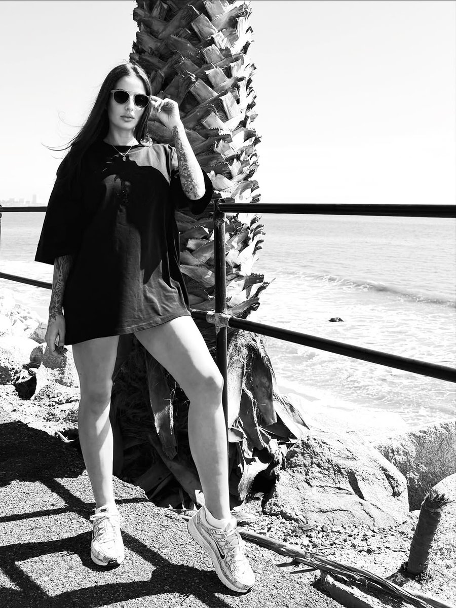 deepmemusicf6dm's tweet photo. Wearing  🎶
Love the oversized T-shirt 🥷🏼 https://t.co/pYUHOJxhhz