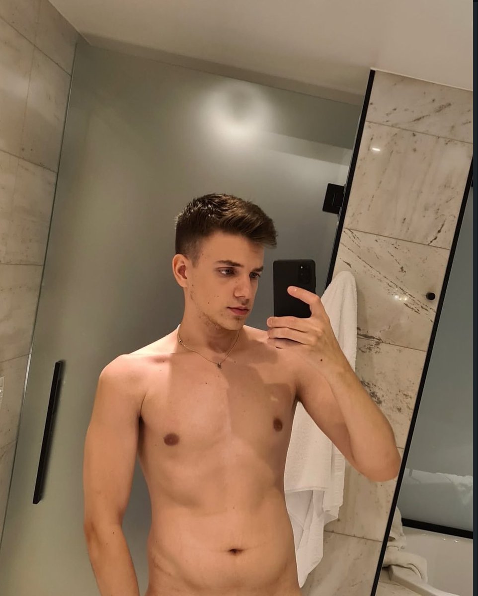Geraldharold0's tweet photo. Heyy 🌚 https://t.co/WId1NVXOW9