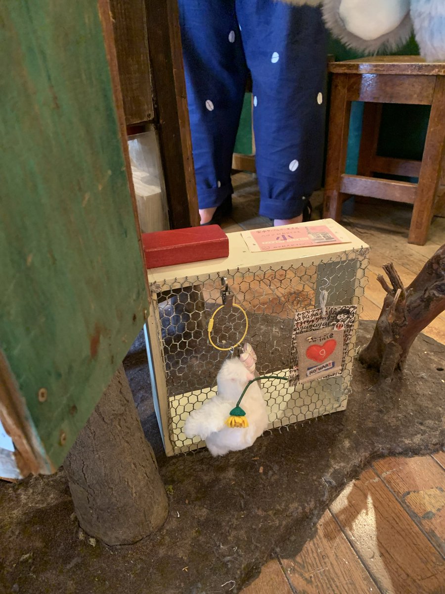 anim73's tweet photo. ニヒル牛の店内あちこちに鳩を置いてきましたー。探してみて下さい。#ニヒル牛 https://t.co/YX0btbnLd9