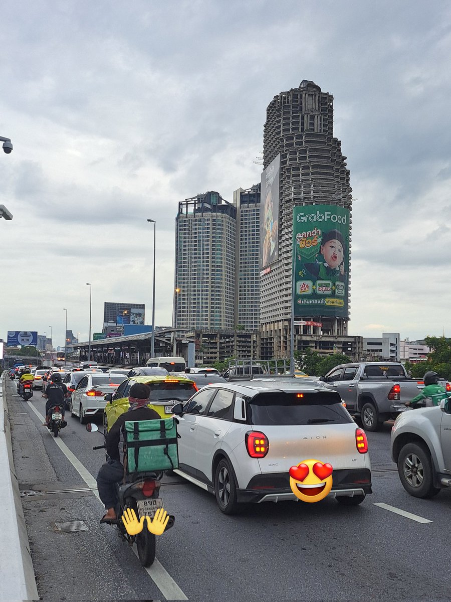 wan99303928's tweet photo. @XOSgAH12Tr8LKL0 🚙สภาพบนสะพานตากสินขาเข้า 😉 https://t.co/MMXCxBEIAA