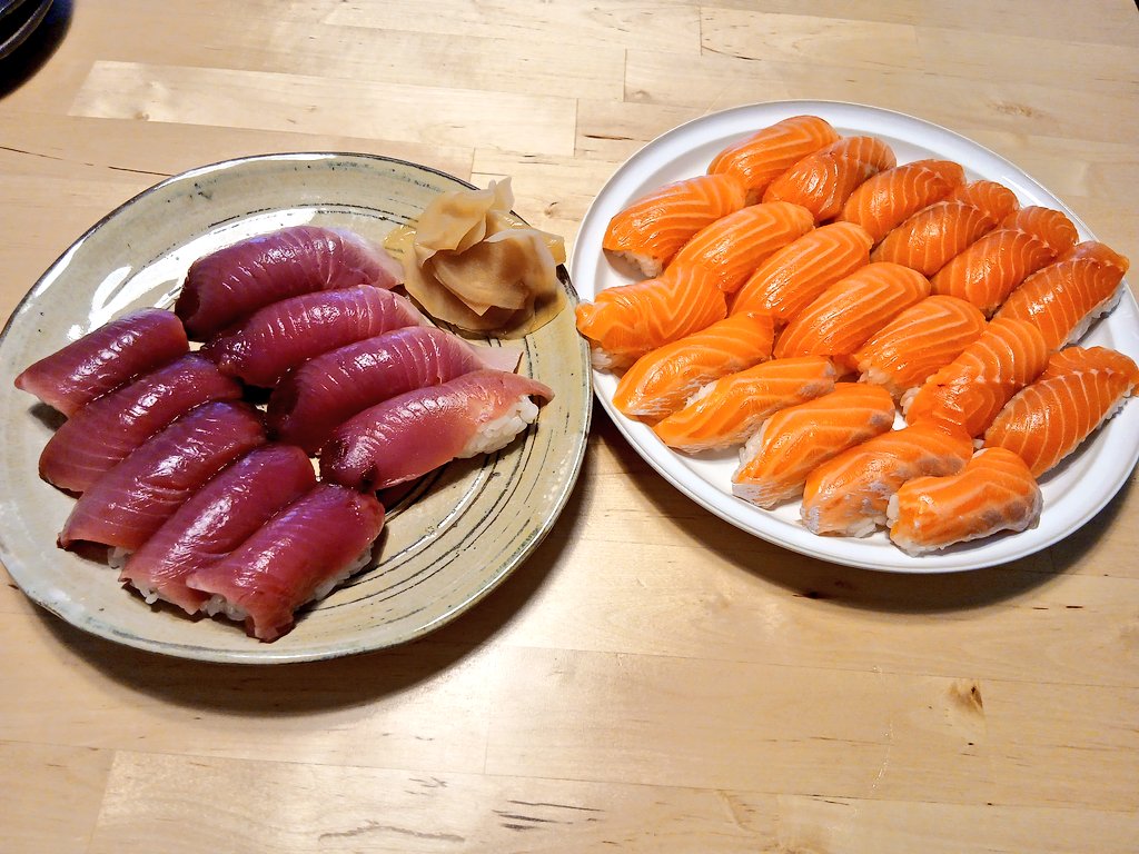 Tomoki1980mm's tweet photo. 気仙沼の鰹と、青森の鮭。
美味しくて、お値打ちで、最高でした。 https://t.co/DtHYtKbvTe
