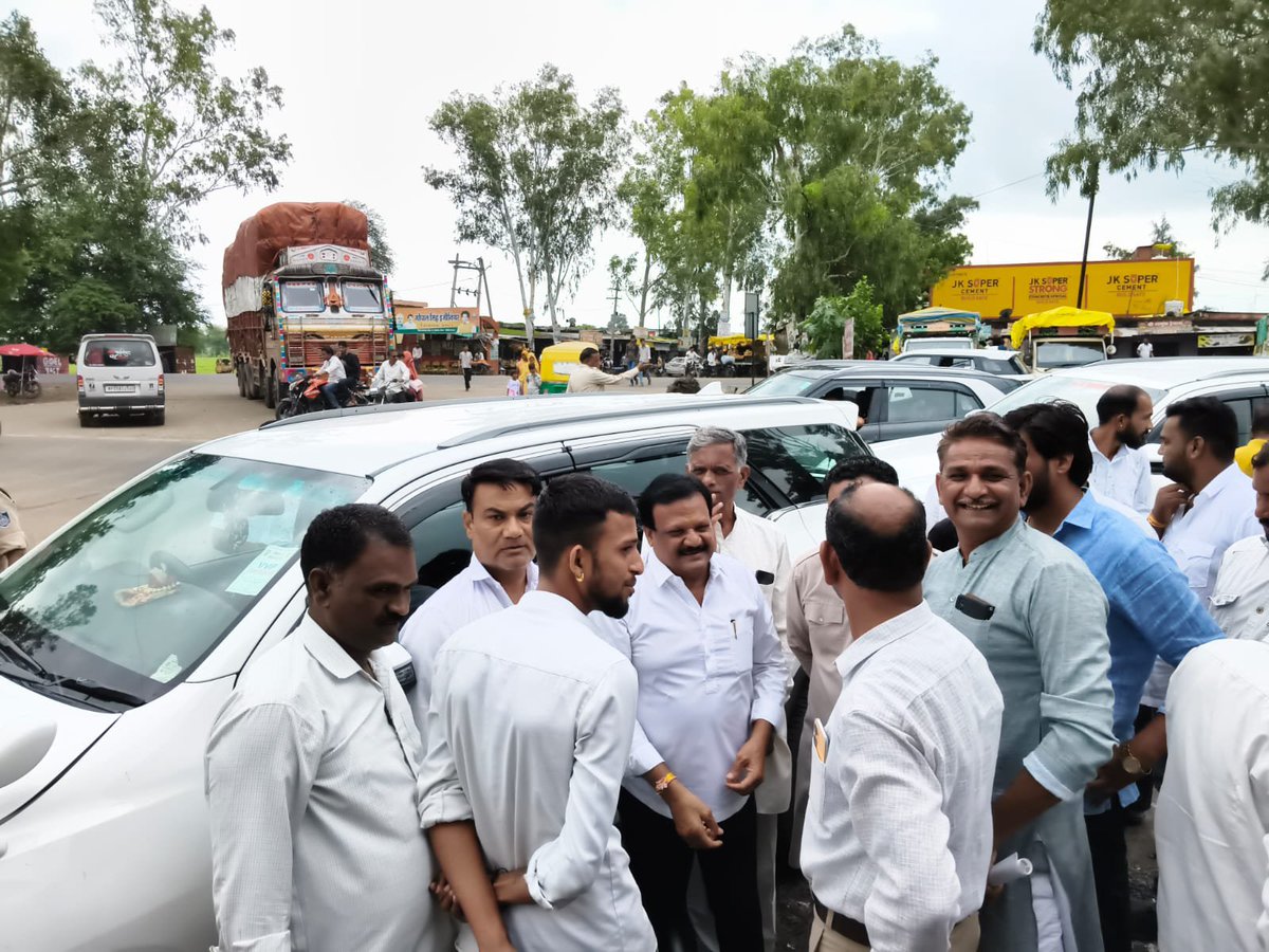 sajjanvermaINC's tweet photo. आष्टा के जावर में कार्यकर्ताओं का स्नेह मिला। सभी से मुलाकात कर चर्चा की। https://t.co/WWUDucdKxl