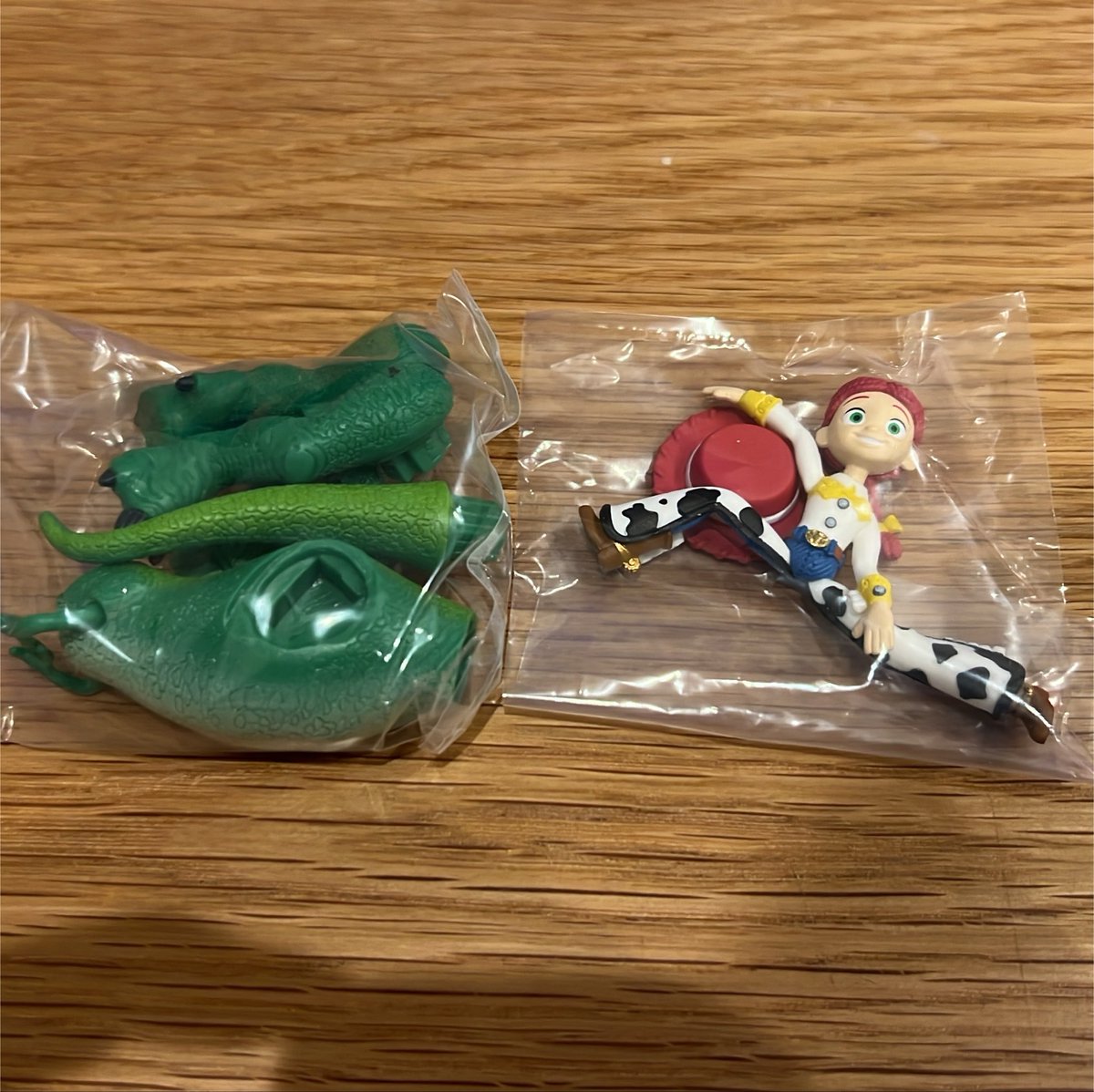 H17464Vc's tweet photo. アンディが来た！
交換　トイストーリー　ガチャ
譲→ジェシー、レックス
求→バズ、ブルズアイ、スリンキー
ポスト投函にて交換希望
ご検討よろしくお願いします。 https://t.co/i1d5nVharj