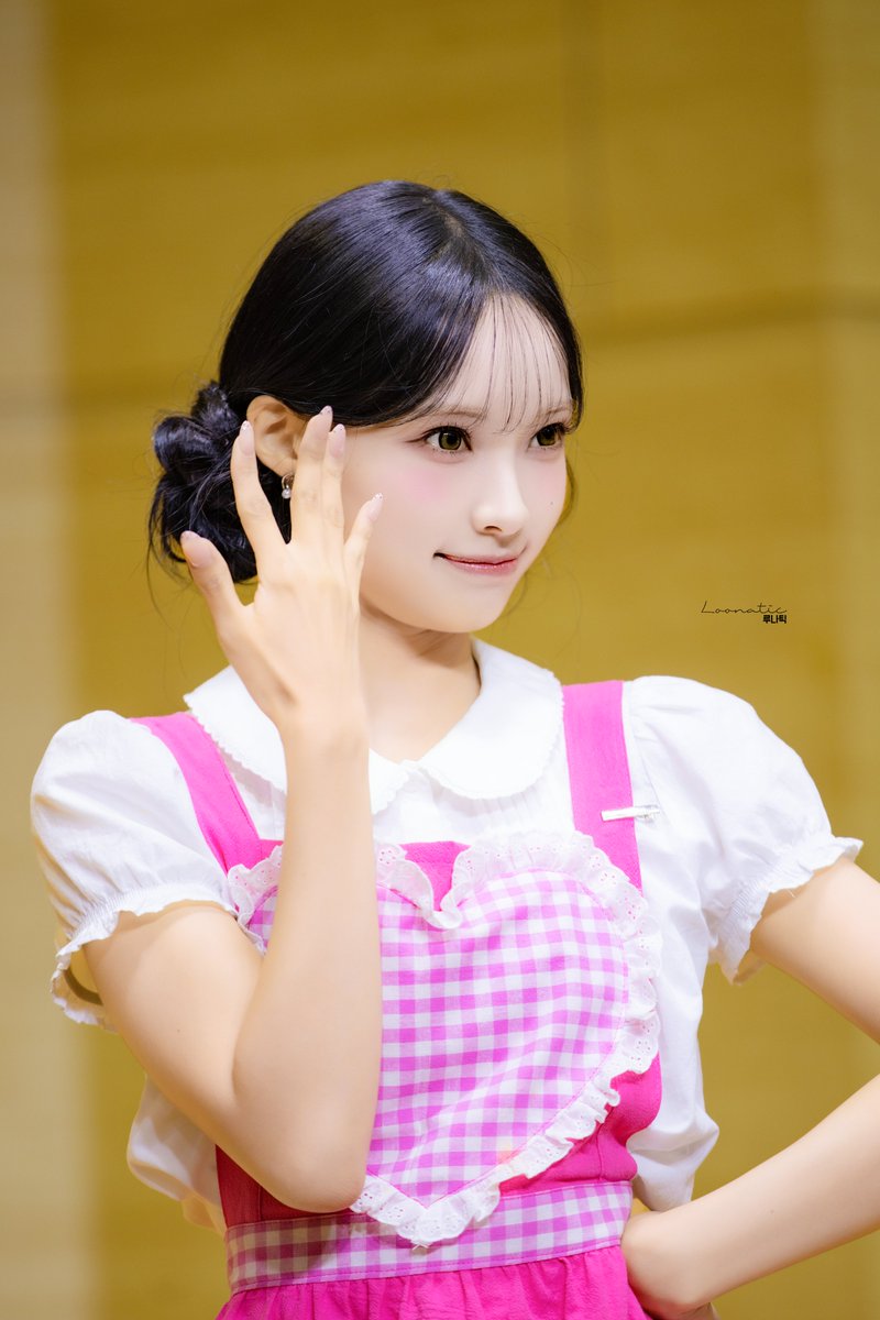 L00NATIC_'s tweet photo. 260712 #리센느 팬싸인회 #원이 #RESCENE #WONI https://t.co/cL0CVVCzcO
