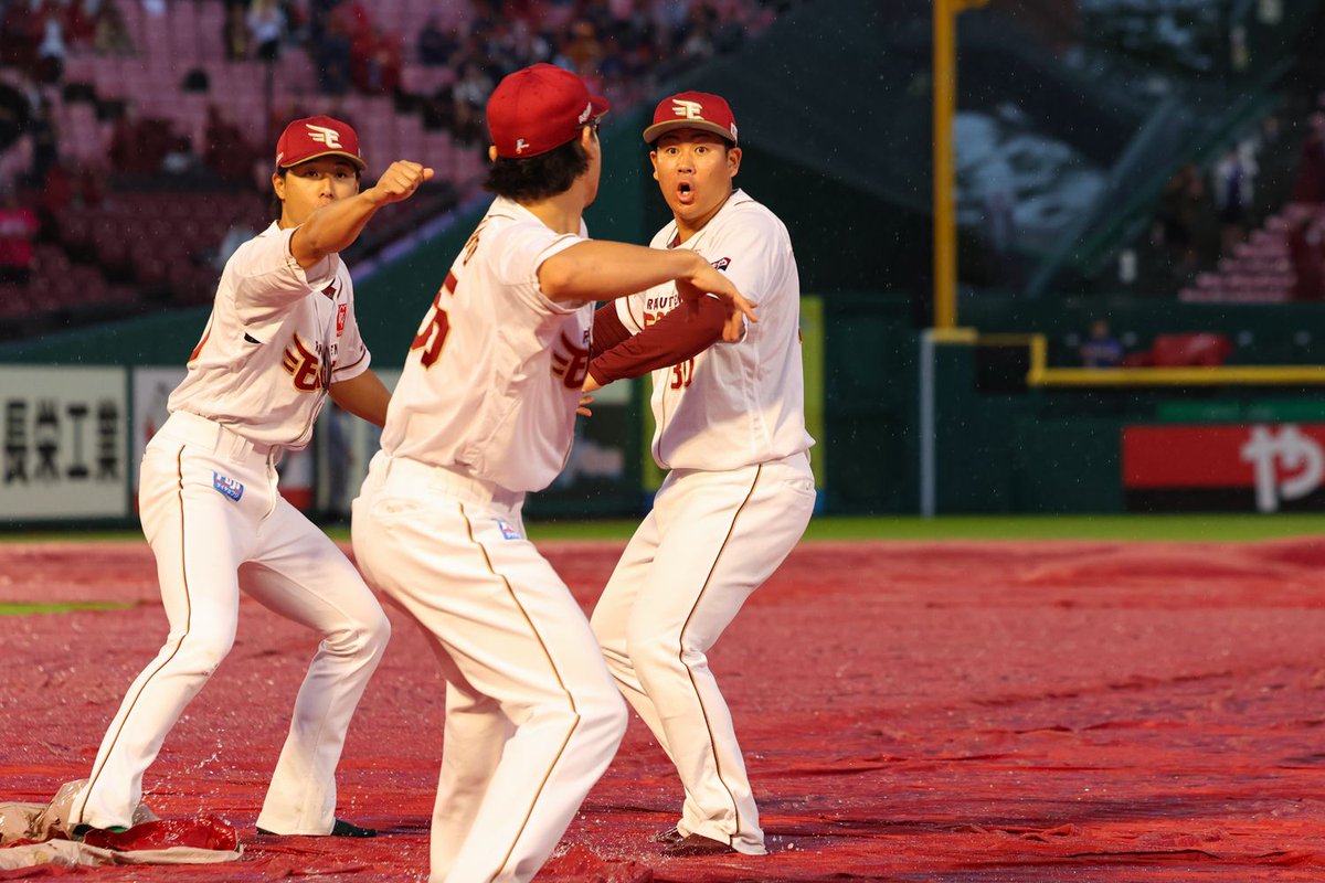 Rakuten__Eagles's tweet photo. 試合は中止となりましたが、選手がベースランニングでスタジアムを盛り上げました😆👏✨

#YG安田 #宗山塁 #武藤敦貴 
#繁永晟 #中島大輔 
#RakutenEagles
#強鷲革新 https://t.co/0fFXsEEf1f