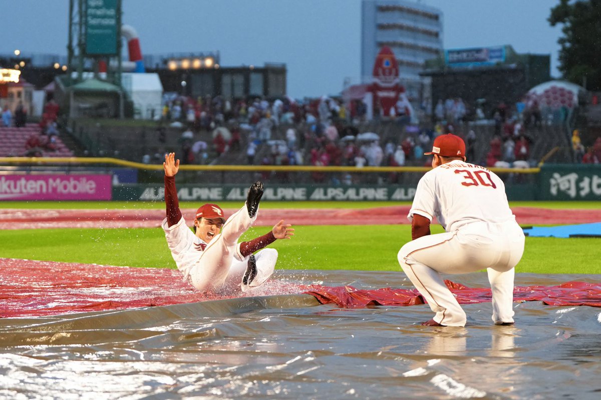 Rakuten__Eagles's tweet photo. 試合は中止となりましたが、選手がベースランニングでスタジアムを盛り上げました😆👏✨

#YG安田 #宗山塁 #武藤敦貴 
#繁永晟 #中島大輔 
#RakutenEagles
#強鷲革新 https://t.co/0fFXsEEf1f