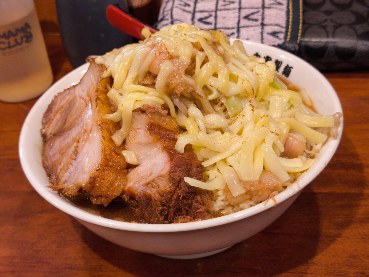 Ddly_Marl's tweet photo. 自家製麺まる太　小金井街道
ミニラーメン、チーズ、平打ち麺変更
野菜ちょい増し、あと全部

ミニの定義ってなんだっけ？ https://t.co/9galp9OOA1