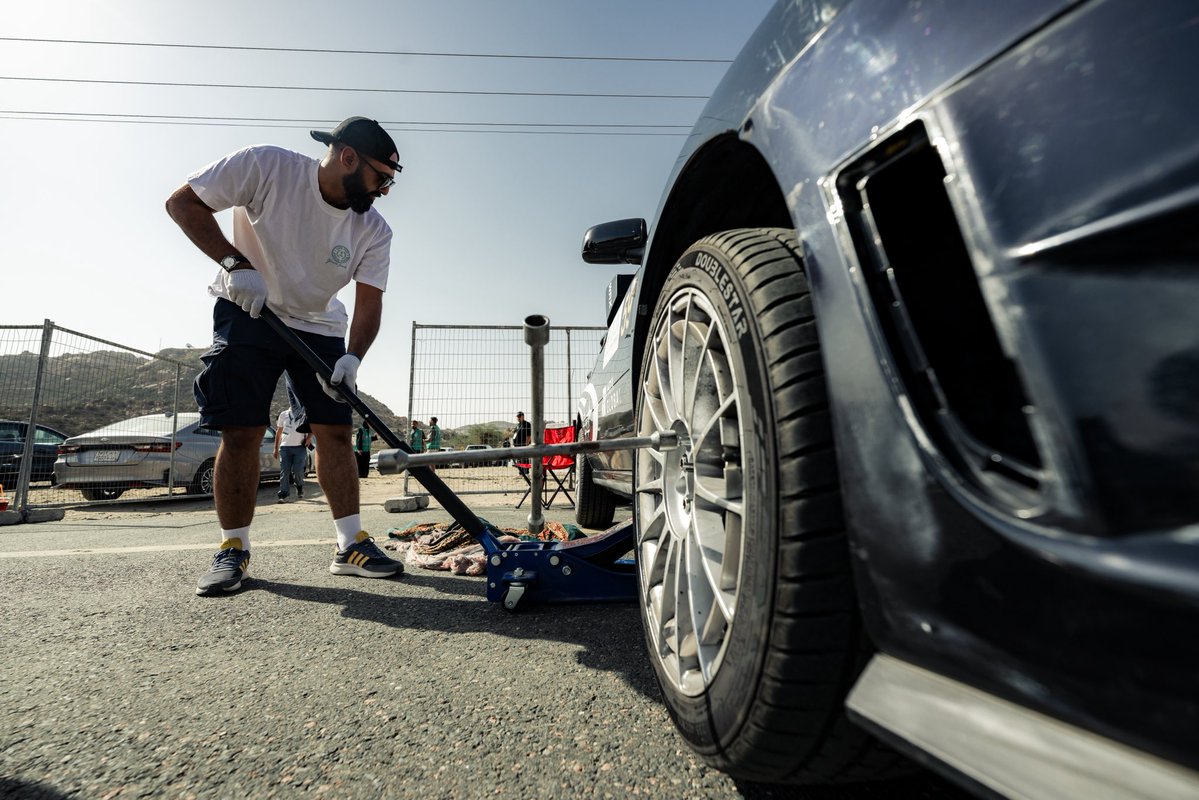 SAMF_GOV's tweet photo. From track preparation and team coordination to implementing the highest safety standards everything is set for race day ✅⚙️ https://t.co/qjsxPcxlGF
