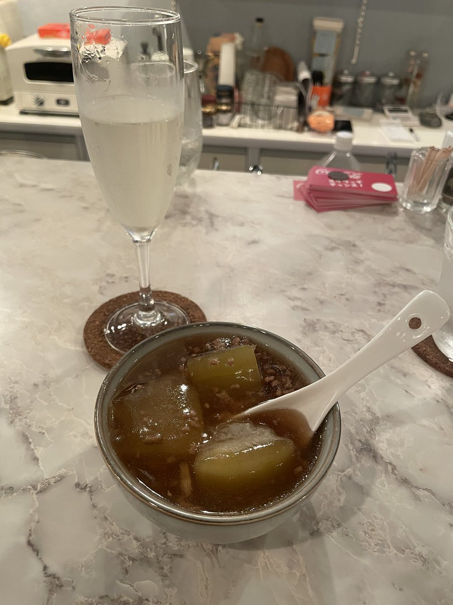 zeroneun9's tweet photo. 只今懐寂しくてワイン前祝いできないので日本酒とベルガモット空けときました https://t.co/XoKSR8gcxU