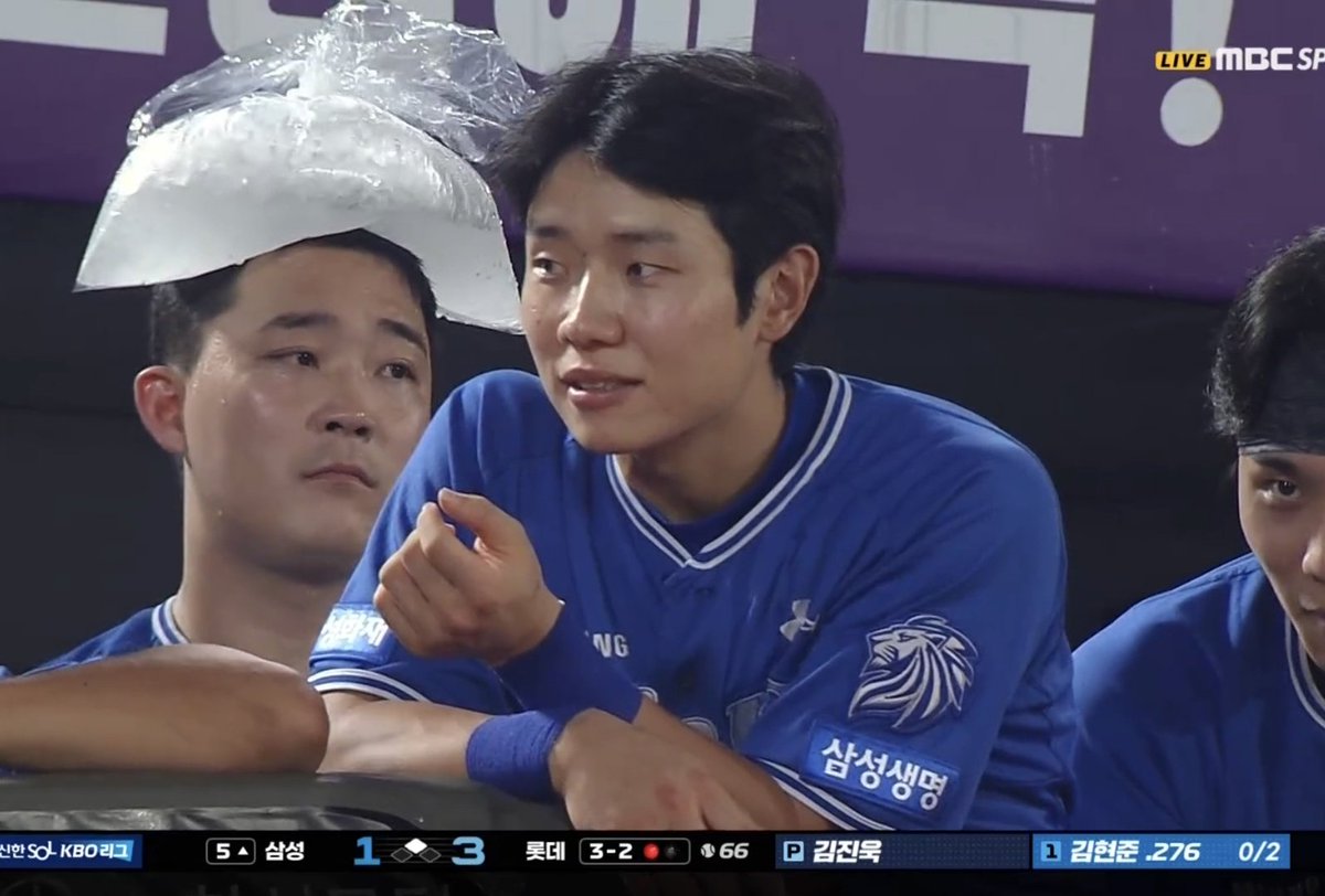 Plzseetheball's tweet photo. 잠만 뒤에 미친남자 뭐야 https://t.co/uBXlLkbTUJ