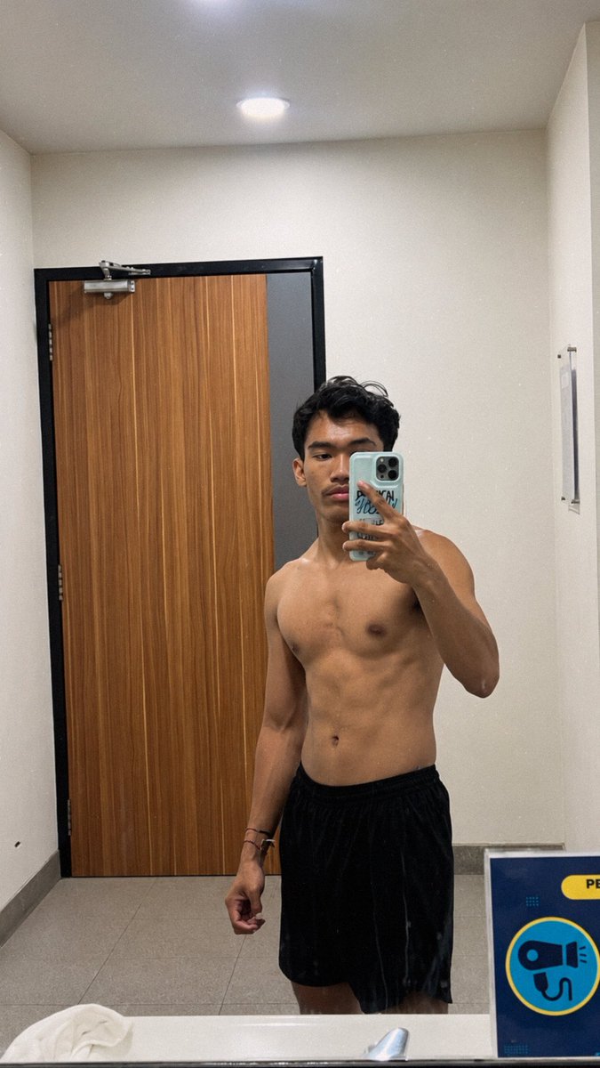rorocikuro's tweet photo. siapa yang latihan selalu ada chestnya? saya😔☝🏼 https://t.co/WQVEGwWspZ
