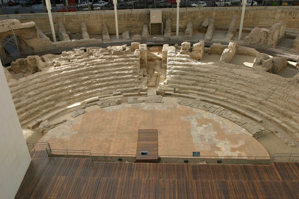 zaragoza_es's tweet photo. Como cada primer domingo de mes, mañana 2 de agosto, tienes la entrada gratuita a los museos municipales de Zaragoza: @MuseoFuego, Museo del Teatro romano, del Foro y Puerto fluvial.
 ¡Aprovecha y conoce más de nuestra historia y patrimonio!
Horario de 10 a 14:30h
*Museo Gargallo y Museo de las Termas están temporalmente cerrado por obras.